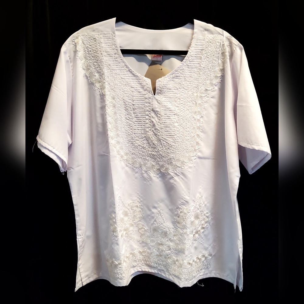 Light weight white Arabic ladies top with white embroidery accents xxl